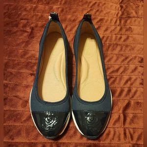 NWOT Taryn Rose Bailey Patent Navy Rose Sneaker Flats sz 7.5